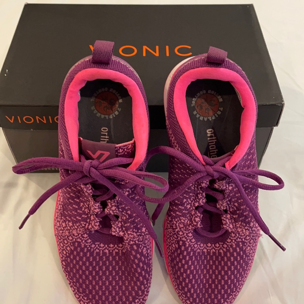 Vionic women’s sneakers. Size 6 1/2